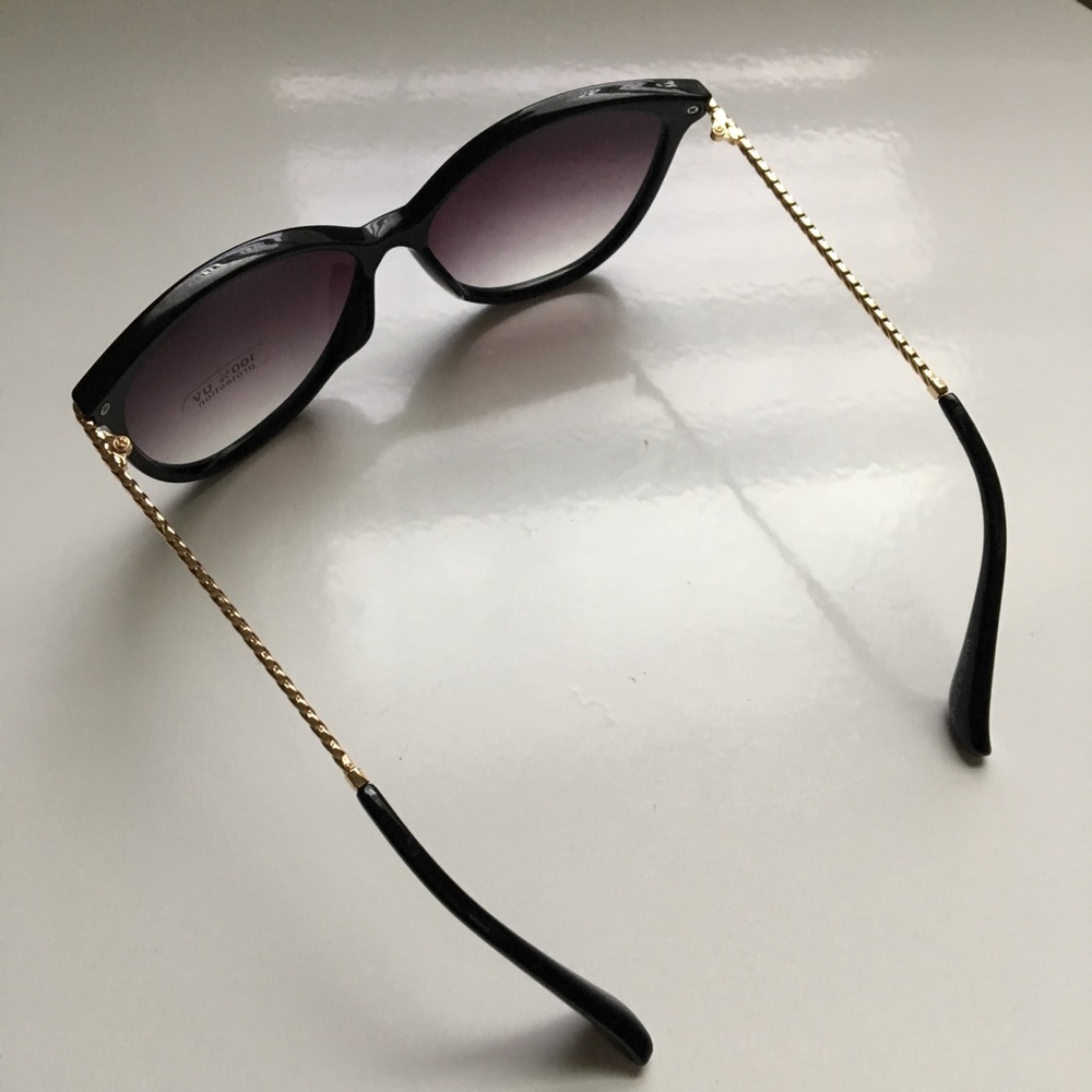 Forever 21 Black Sunglasses - Picture 2 of 4